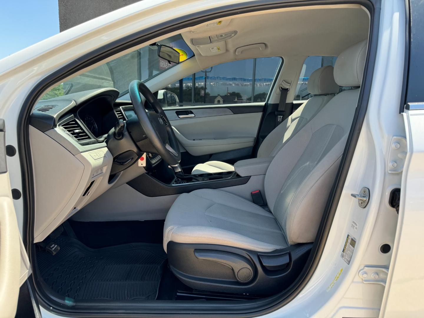 2019 WHITE HYUNDAI SONATA SE (5NPE24AFXKH) , located at 5900 E. Lancaster Ave., Fort Worth, TX, 76112, (817) 457-5456, 0.000000, 0.000000 - Photo#9